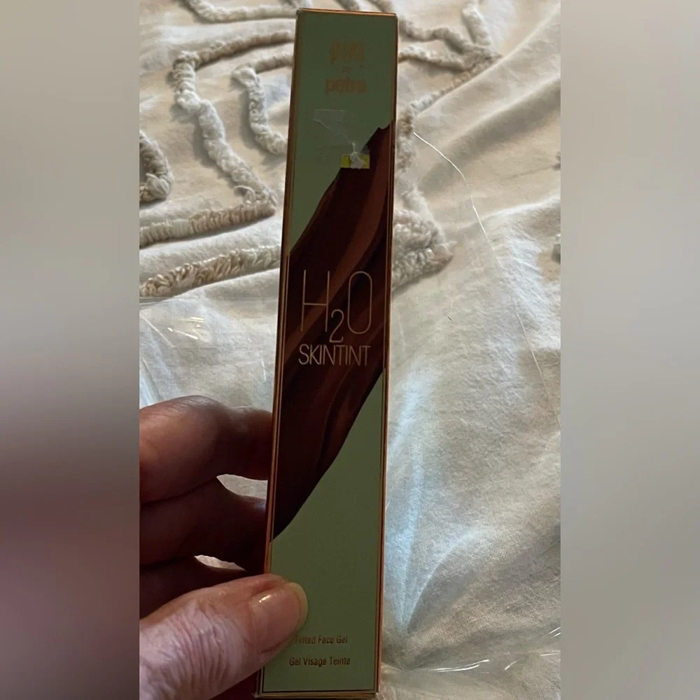 NIB- Pixi by Petra Skin Tint 1.18 fl.oz. Color is Espresso - Picture 13 of 13